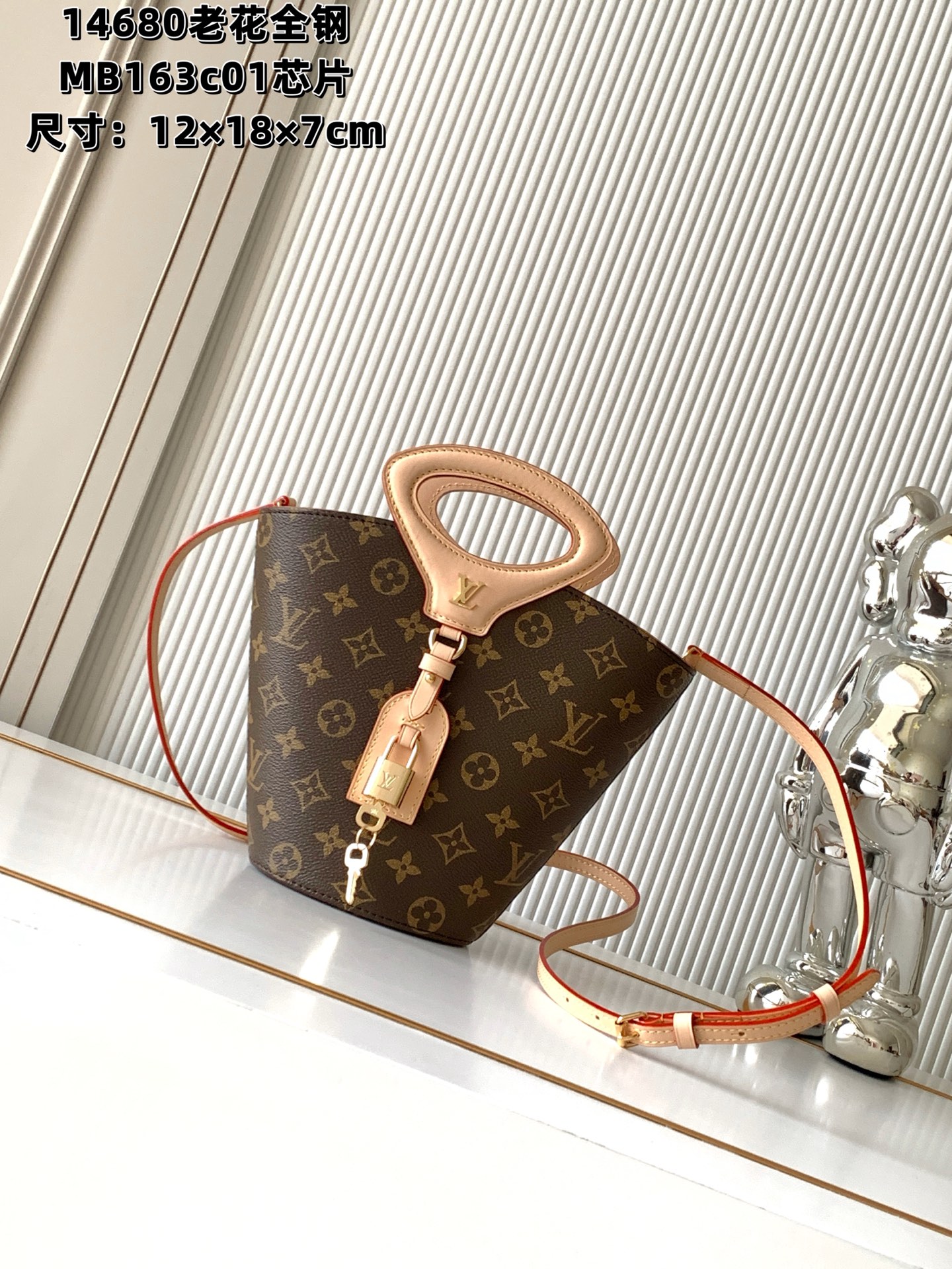 Louis Vuitton LV Classic Handbag Premium Canvas Model M27061 Padlock Detail Everyday Carry Limited Edition